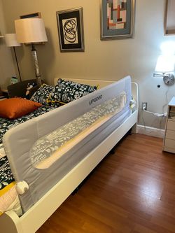 Brand New UPGOGO Foldable Bed Rail for Toddlers 71”