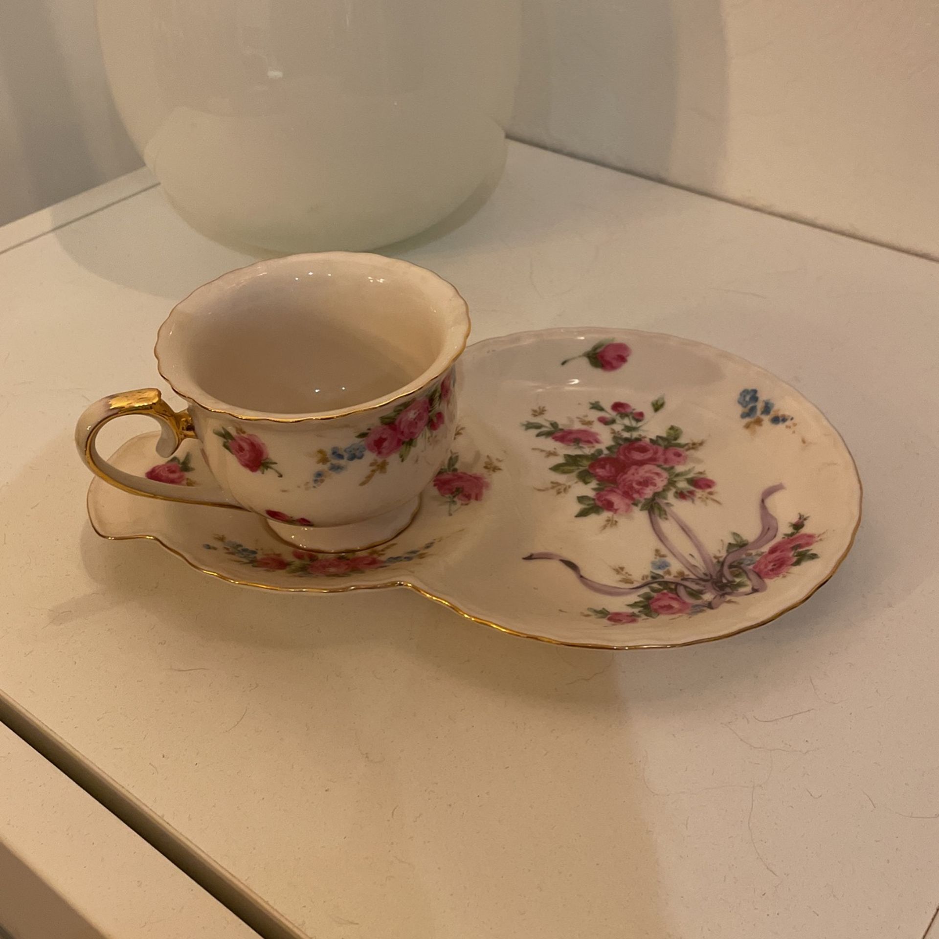Fine Porcelain tea cup with biscuit plate