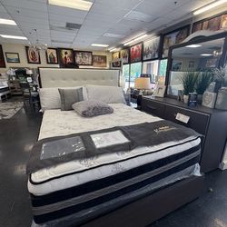 Queen bedroom Set Includes Dresser, Mirror, Nightstand and Queen bed