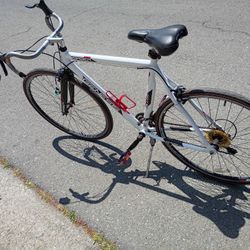 Genesis 700c Saber road Bike 