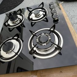 4 Burner Gas Cooktop – Black Glass – Brand New