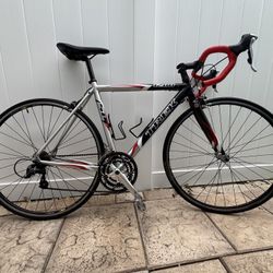 Trek 1200 SL – 52cm Road Bike – Carbon Fork – Shimano 105