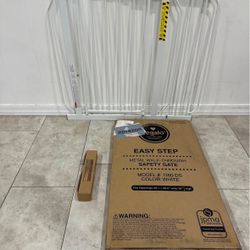 Wide Pet Gate / Baby Gate - Fits Openings 29” - 38.5”