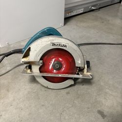 MAkita Saw