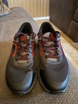 Men’s size 9 Reebok shoes