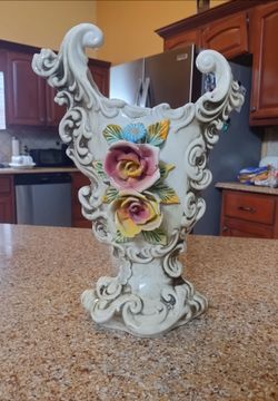 VTG Ornate Capodimonte Italian Porcelain Vase