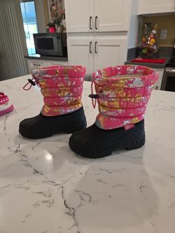 BRAND NEW RED RAIN/SNOW BOOTS FROM BIG 5 SPORTING GOODS STORE SEE DESCRIPTION