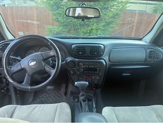 2006 Chevy trailblazer LS, V6 engine, 190k miles.