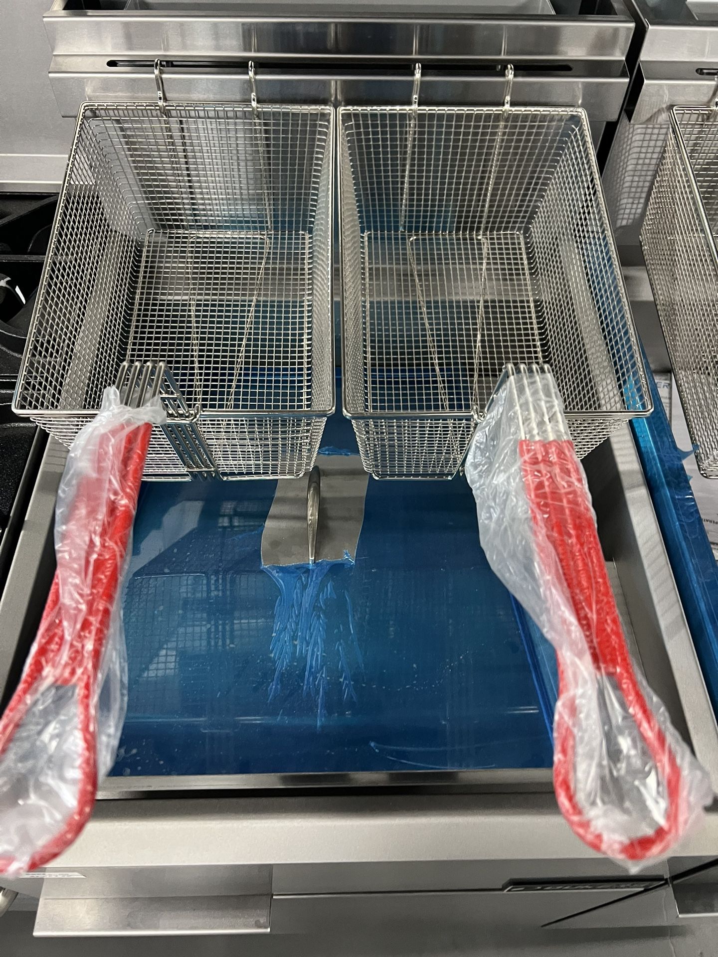 Dukers DCF5-NG Gas Deep Fryer