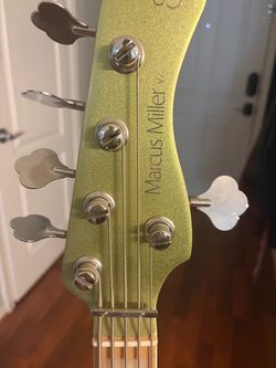 Marcus Miller V7 Bass Guitar