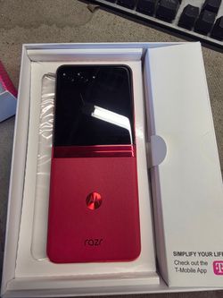 Razr+ 2023 - Viva Magenta - 256GB