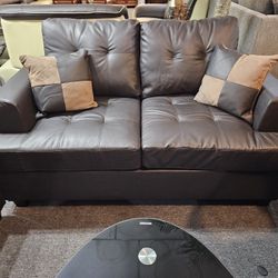 Brand New Brown Bonded Leather Loveseat (61" x 34" x 35"H)
