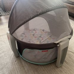 Fisher-Price Portable Bassinet On-The-Go Baby Dome, Travel Play Space with Developmental Newborn Toys & Canopy, Windmill
