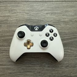 Xbox One Sport White Controller – Gold Accents – Special Edition