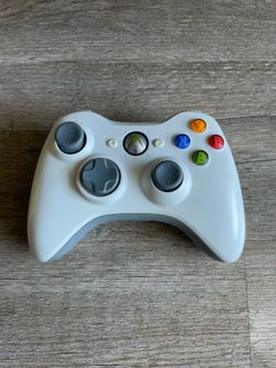 White Xbox 360 Controller