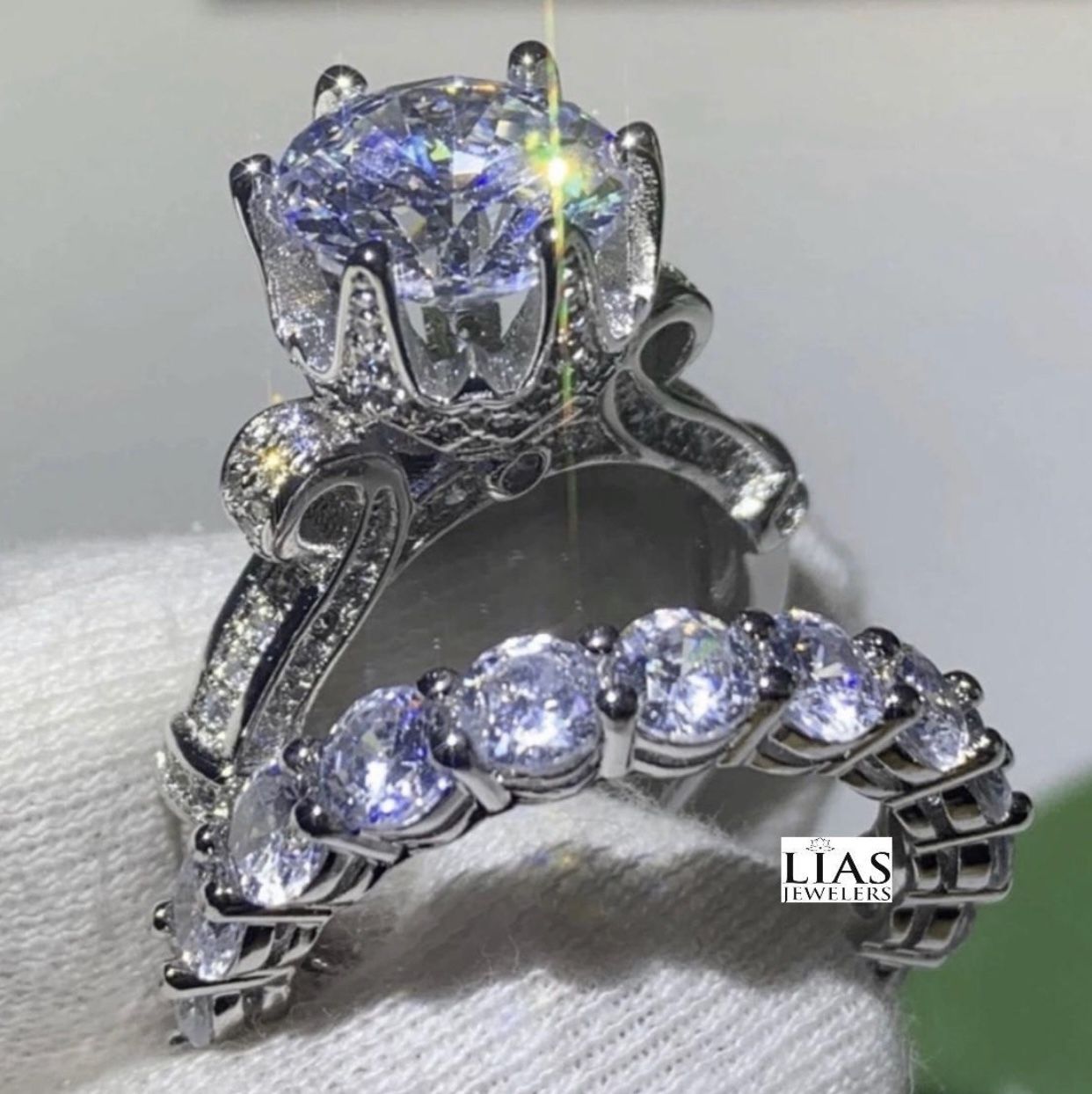 New 18k White Gold Wedding Ring Set