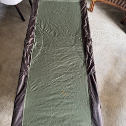 Cabela’s XL sleeping Cot For Camping. 300lbs Capacity 