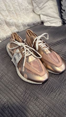 New women’s Adidas SMC Ultraboost 22 size 9