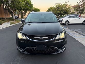 2020 Chrysler Pacifica • Limited Minivan 4D