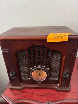 Vintage General Electric AM/FM radio sounds great from the 70s