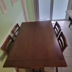 breakfast table with 4 chairs 