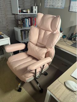 Comfy Pink Office/Gaming Chair – Like New
