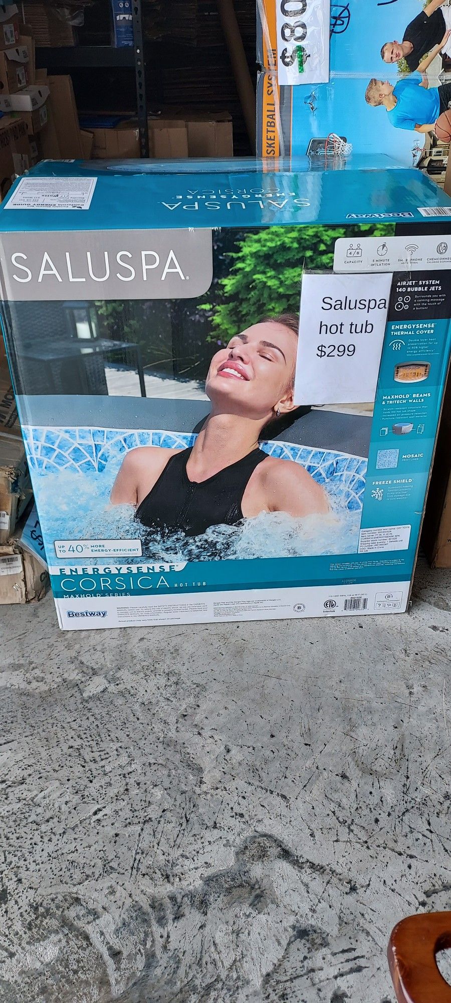 Saluspa Hot Tub