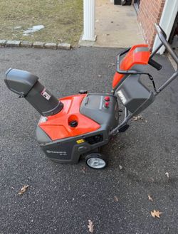 Husqvarna ST151 Snow Blower