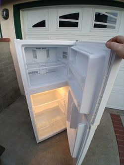 Refrigerator 10cu ft