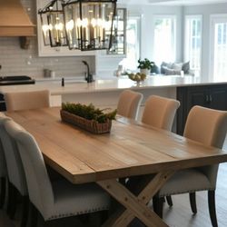 Light Oak Dinning Table With Fabric Chairs 