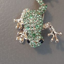 Silver Tone frog pin with green stones