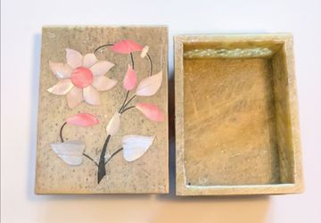 Vintage Indian Soapstone Jewelery/Trinket Box with Floral Inlay.