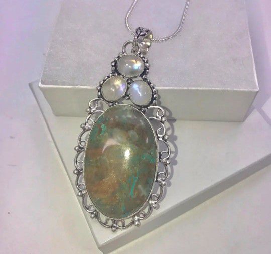 MARVELOUS MOONSTONE AND CHRYSOCOLLA STONE NECKLACE NEW!