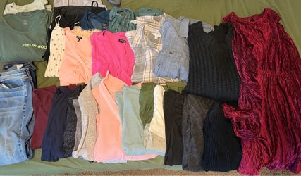 Women’s L/XL clothes bundle