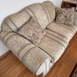 2 Sofa’s