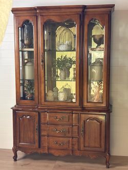 Beautiful Thomasville Hutch W/Lighting 50in. W x 17in. D x 76in. H