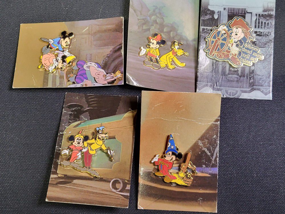5 Disney Collector Cards And Pins