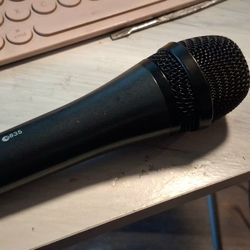 Sennheiser e835 Dynamic Cardiod Microphone