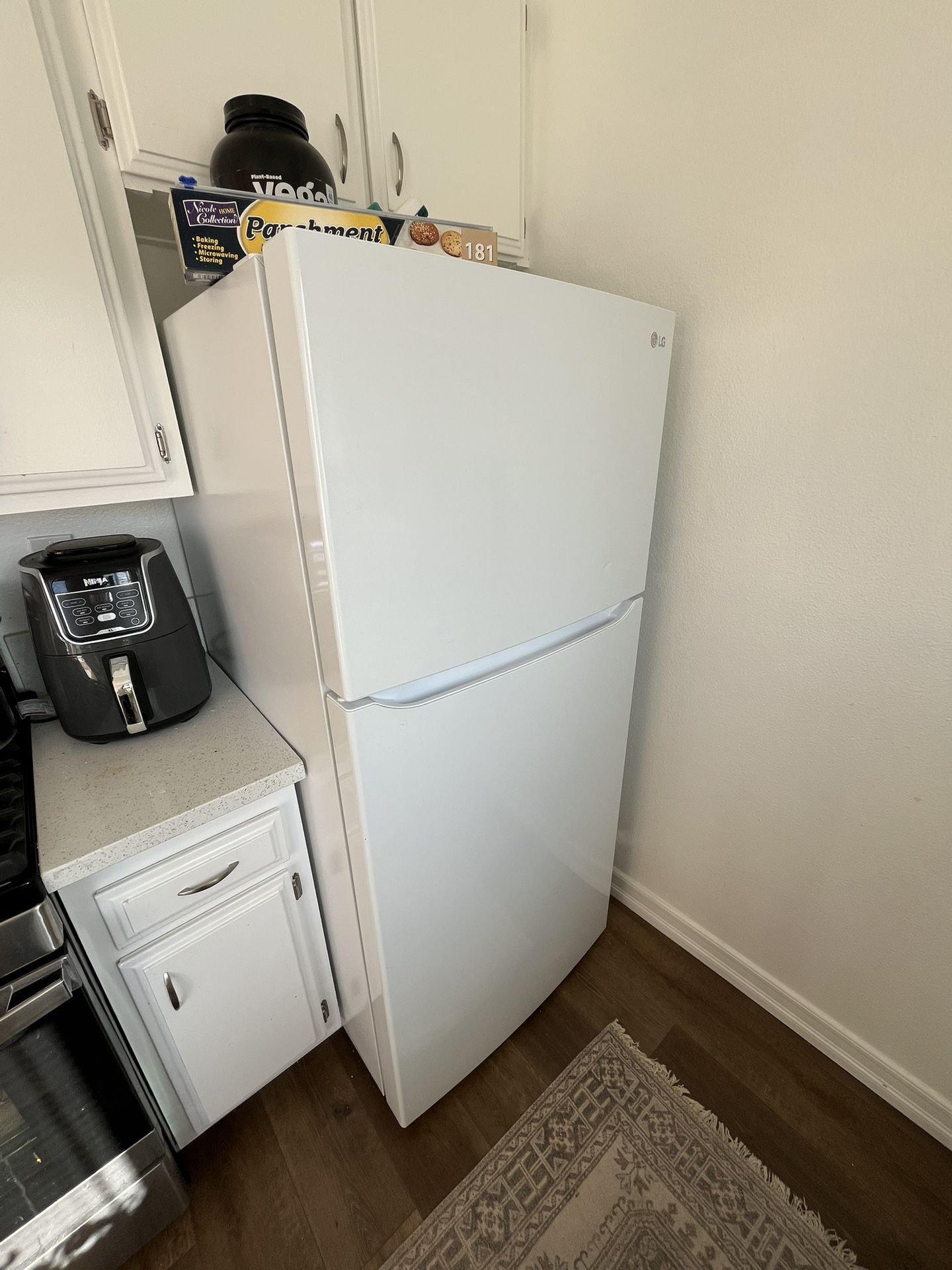 LG White Top Freezer Fridge < 1 Year Use