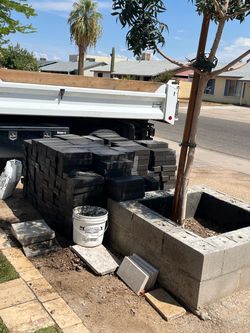 Pavers. Negro.  Belgard. 6 x12. 220 sf