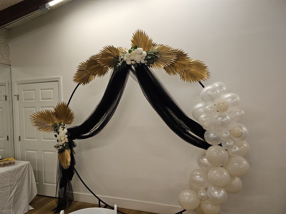 Gold Fan Leaves and Flower Decorations