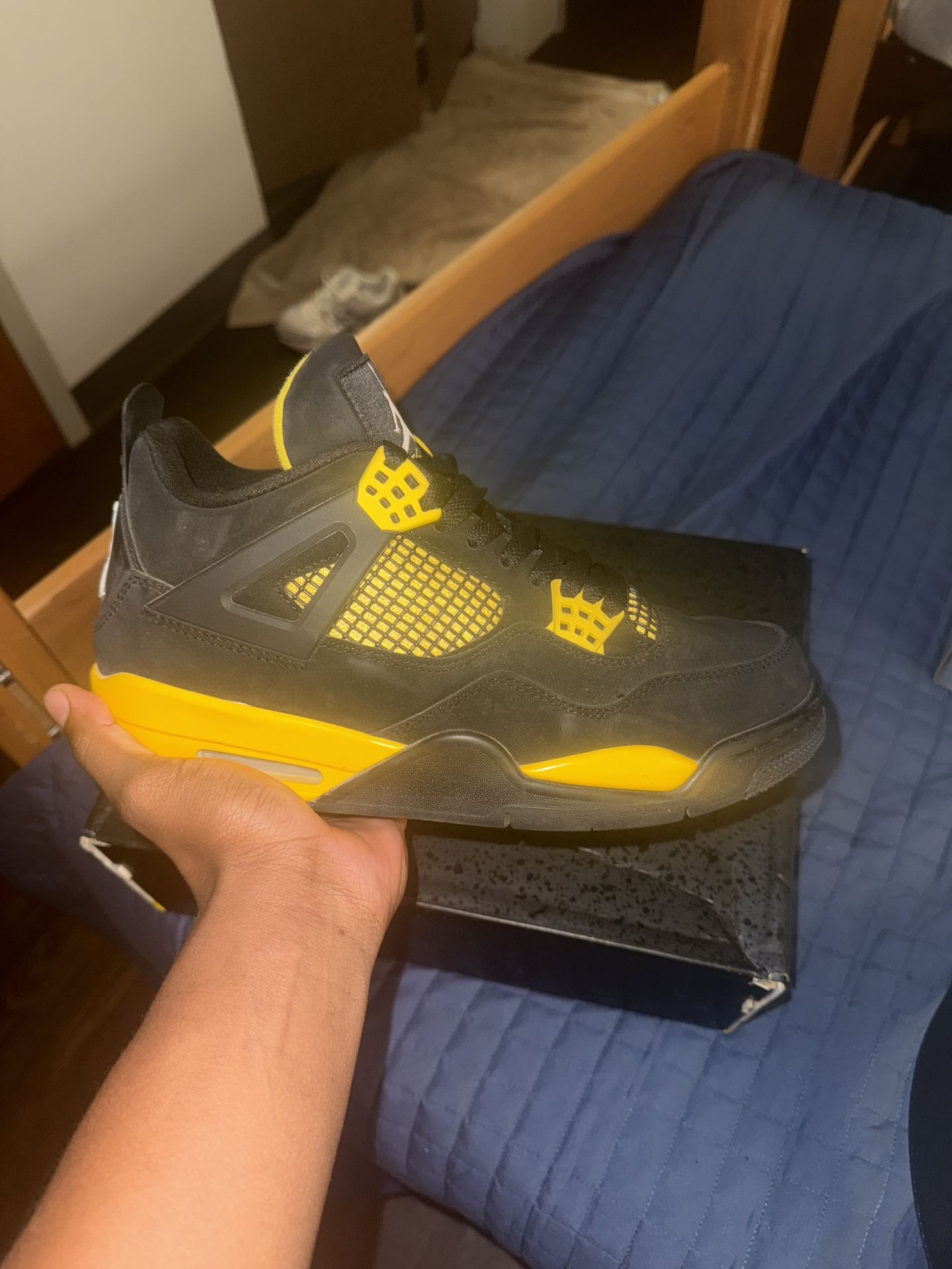 Jordan 4 Thunder