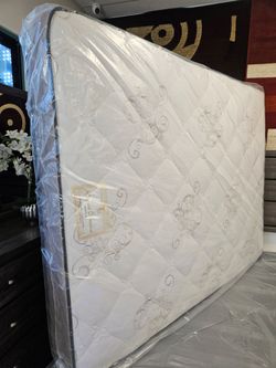 KING SET $249 << MATTRESS  AND BOX SPRING