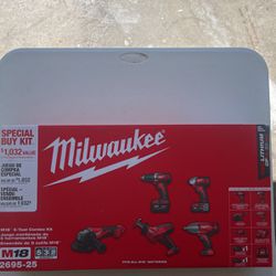 Milwaukee Power Tool Set 