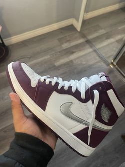 Air Jordan 1 High Bordeaux 