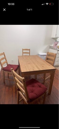 Table with 4 chairs