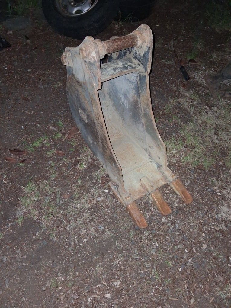 Cat 303 12" Tooth Bucket Fits 305,305E 305.5E2 CR 304C CR 305C CR 305E2 CR 305.5E