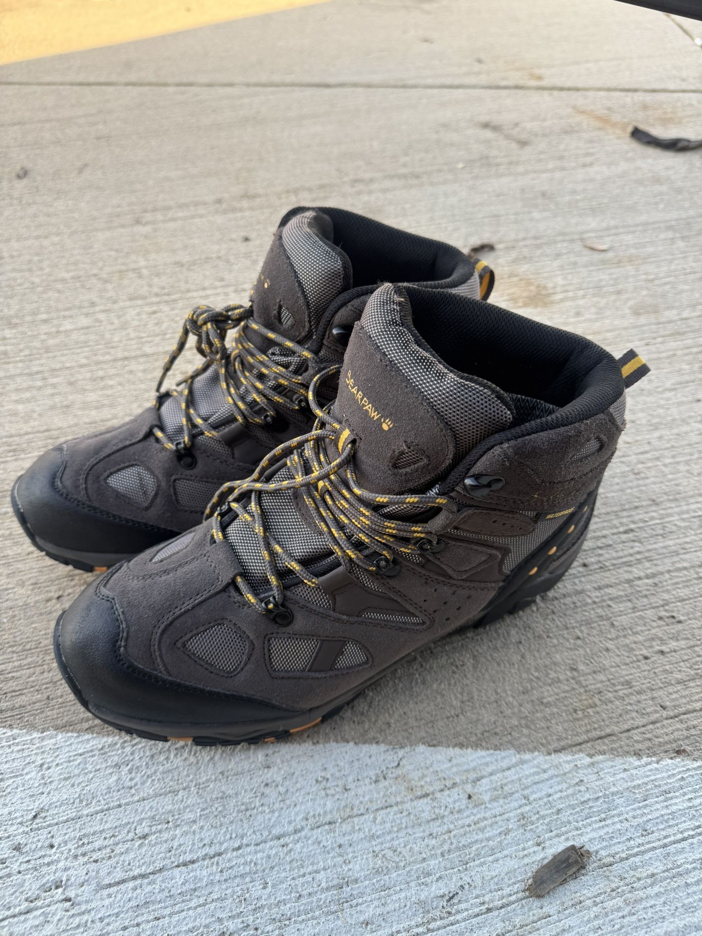 Bearpaw hiking Boots (Size 12)