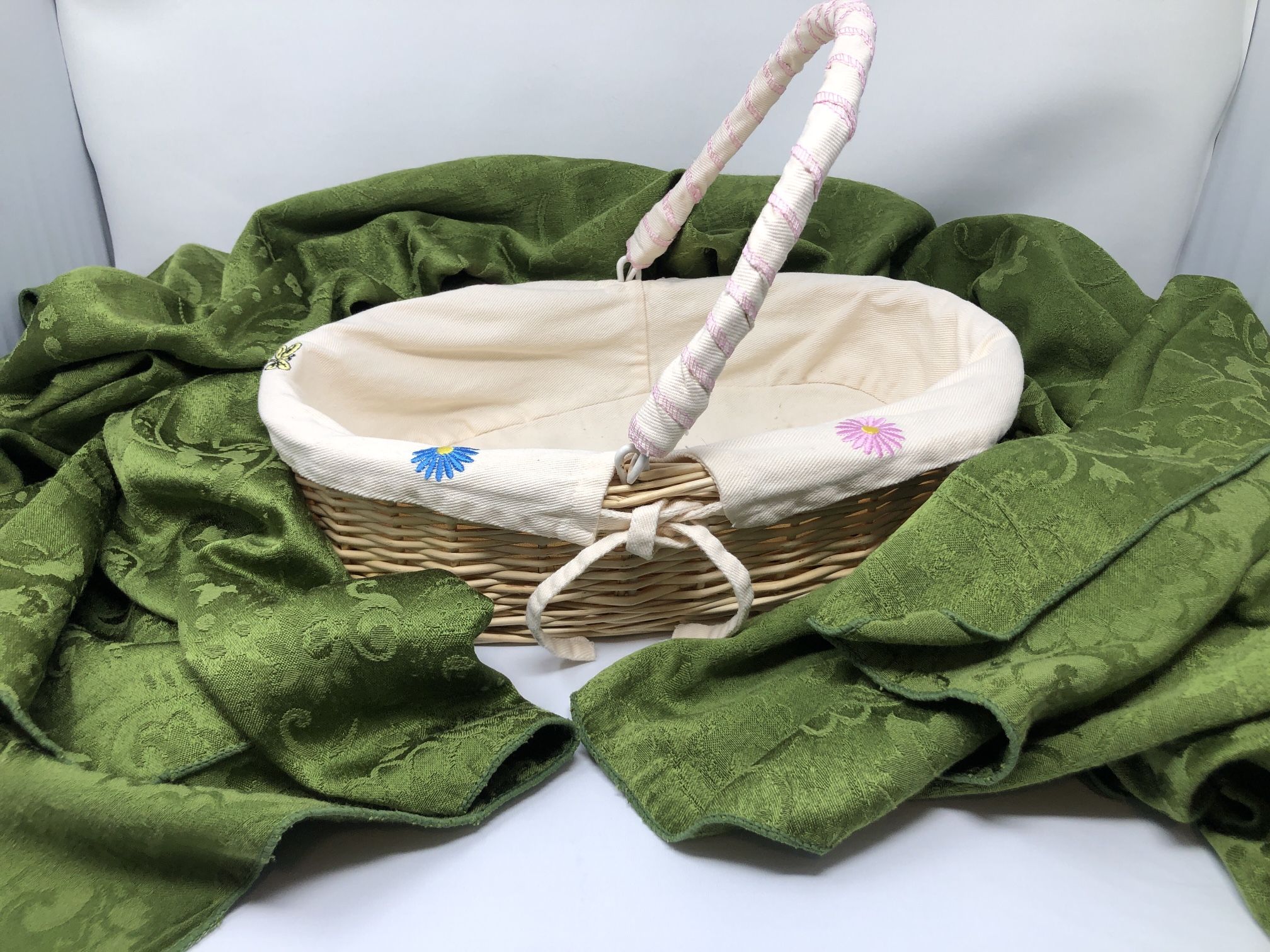 Beautiful Oval linen-lined Wicker Basket With Hinged Handle