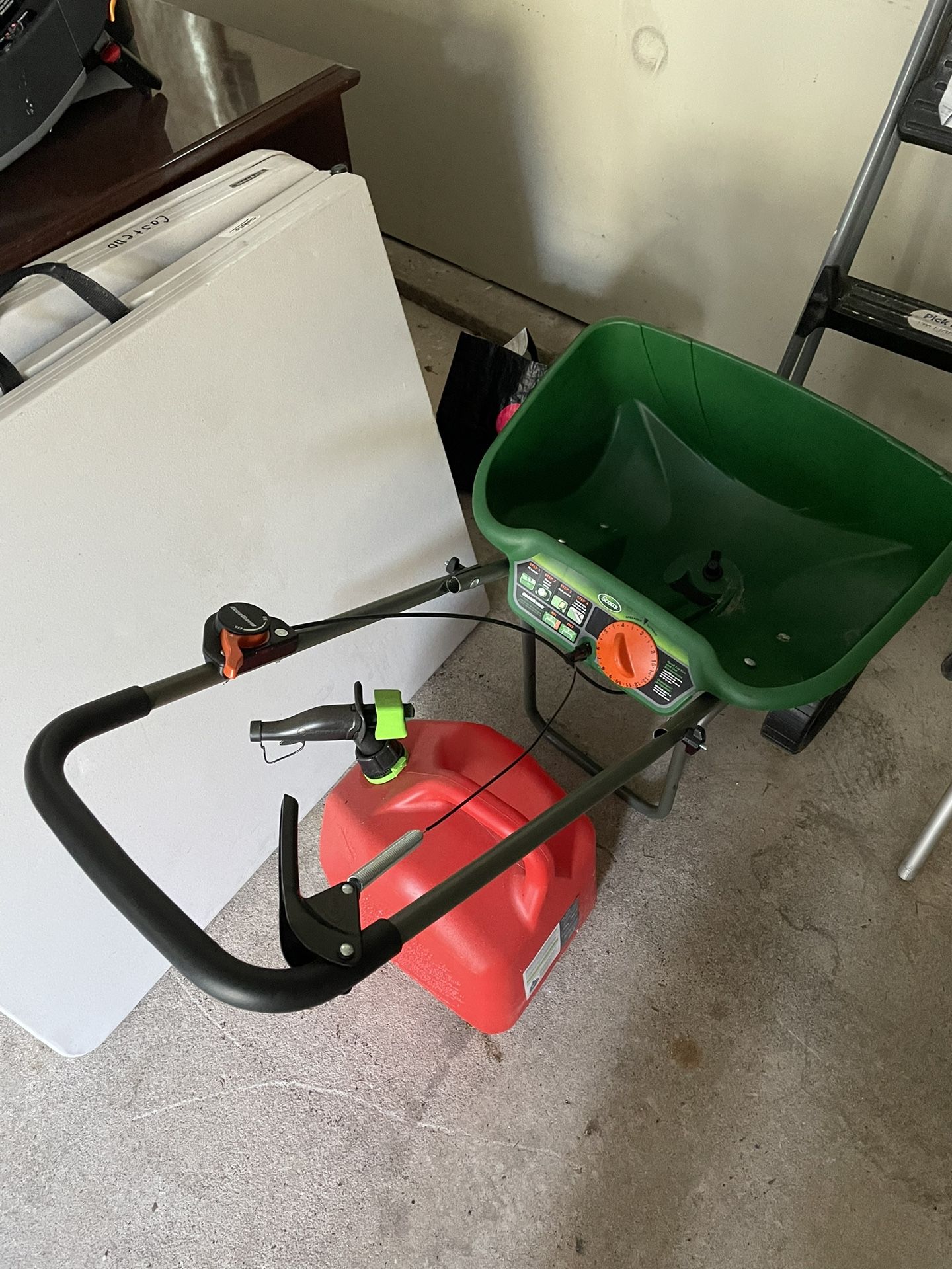 Scott’s Fertilizer Spreader